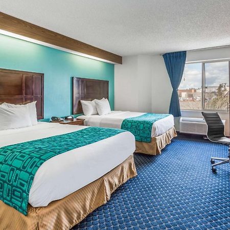 Howard Johnson By Wyndham Vancouver Hotel & Suites エクステリア 写真