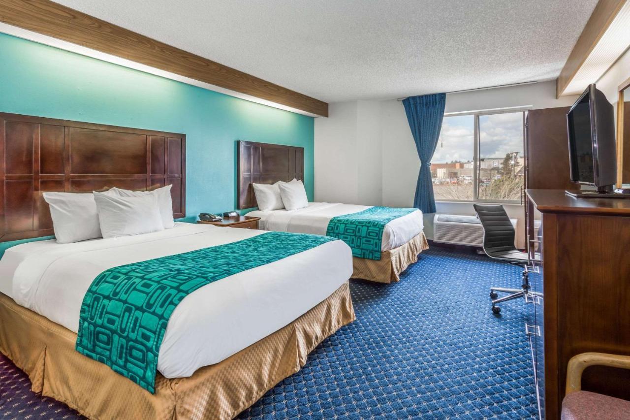 Howard Johnson By Wyndham Vancouver Hotel & Suites エクステリア 写真