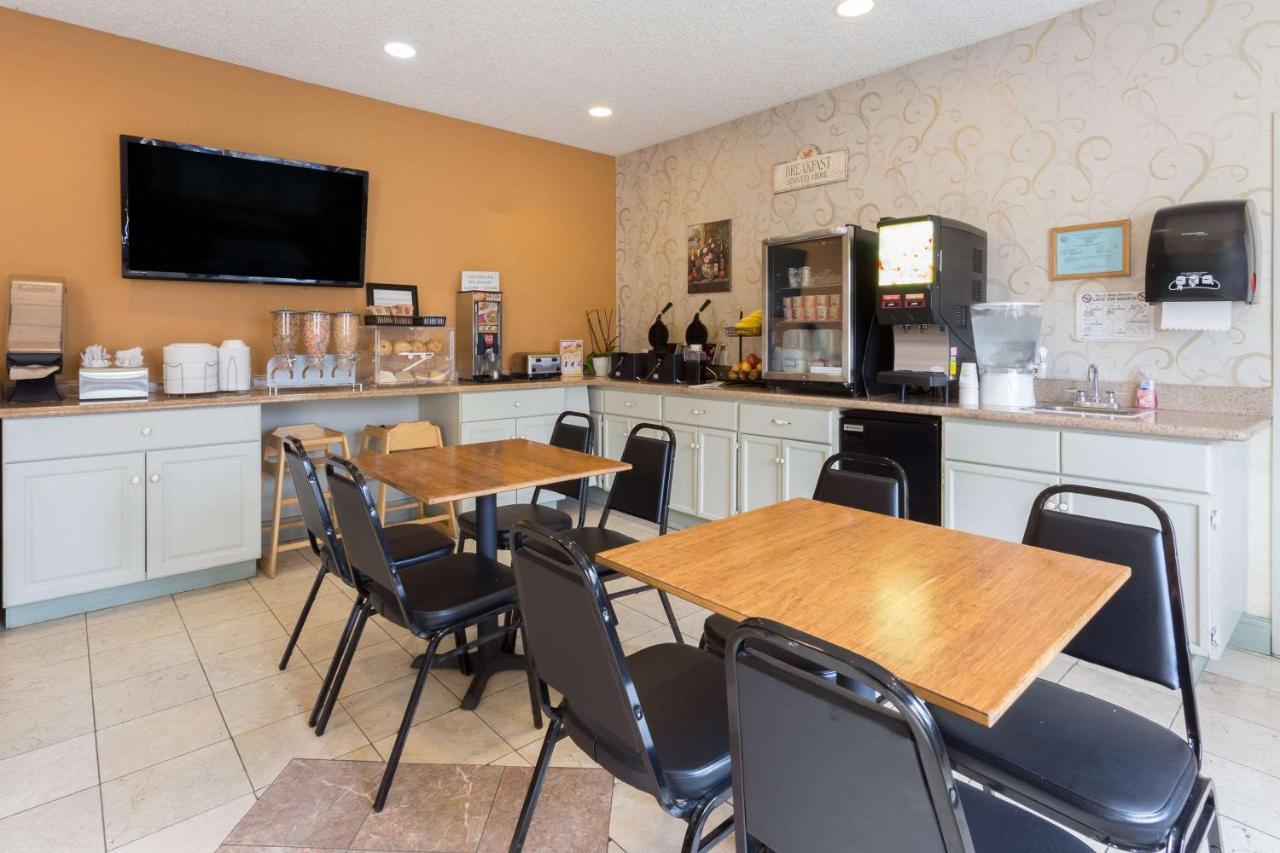 Howard Johnson By Wyndham Vancouver Hotel & Suites エクステリア 写真
