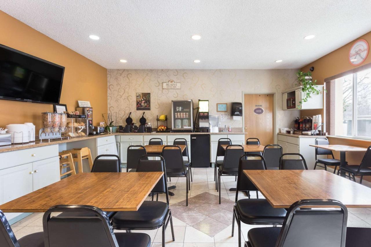 Howard Johnson By Wyndham Vancouver Hotel & Suites エクステリア 写真
