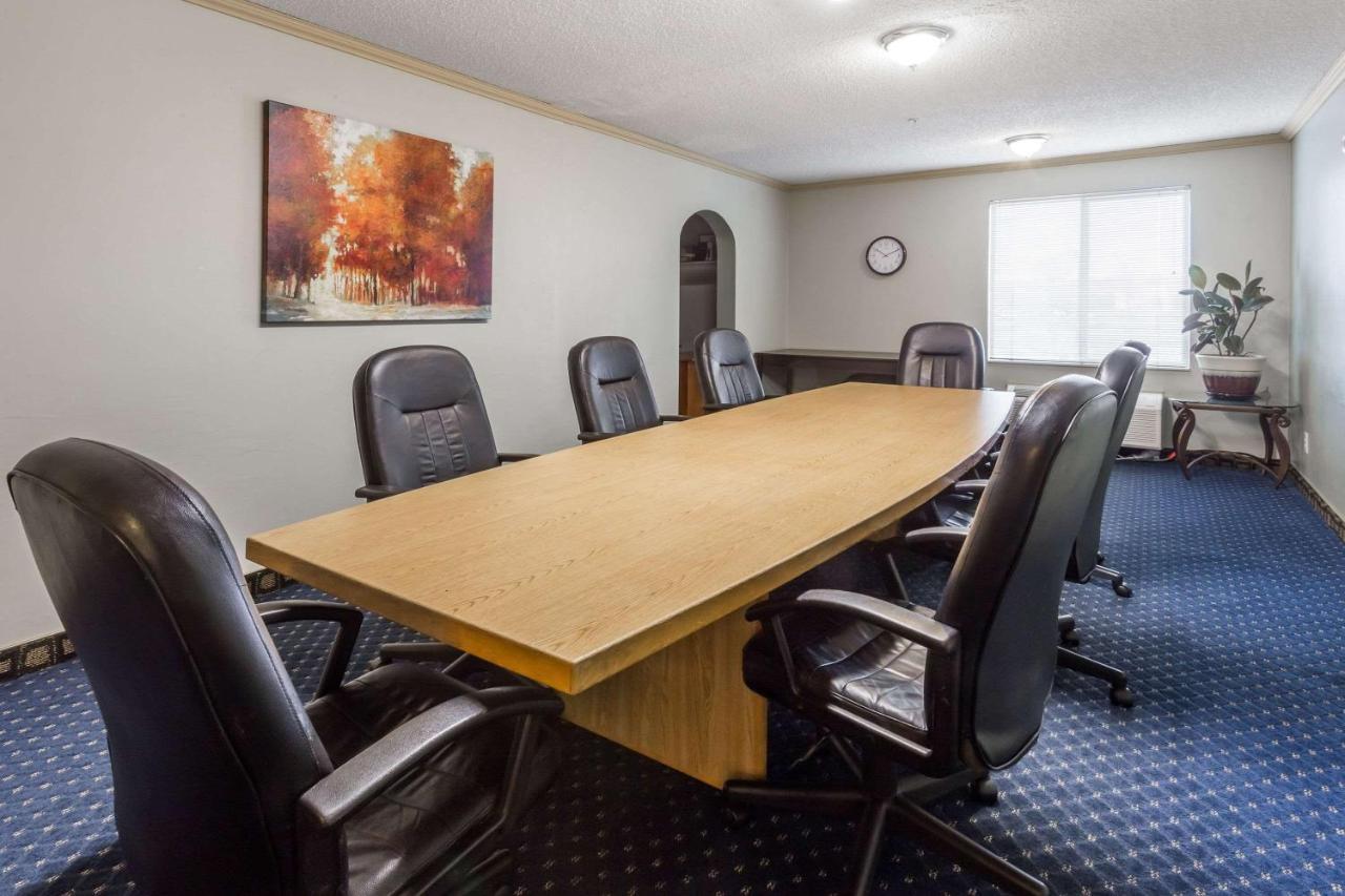 Howard Johnson By Wyndham Vancouver Hotel & Suites エクステリア 写真