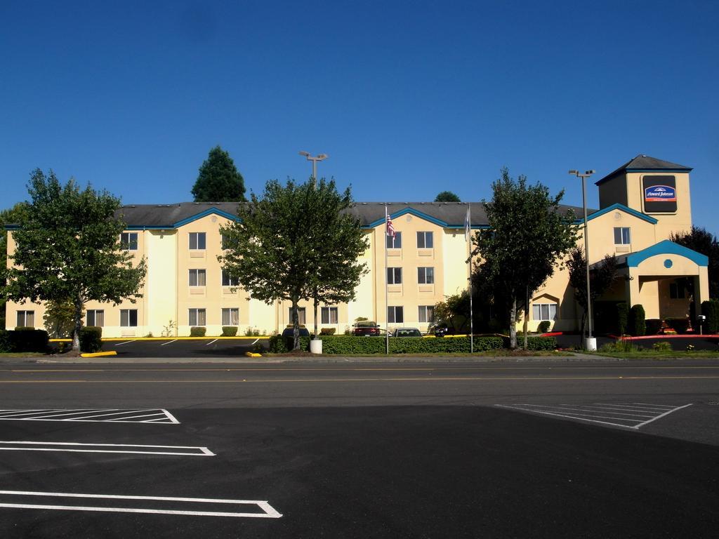 Howard Johnson By Wyndham Vancouver Hotel & Suites エクステリア 写真