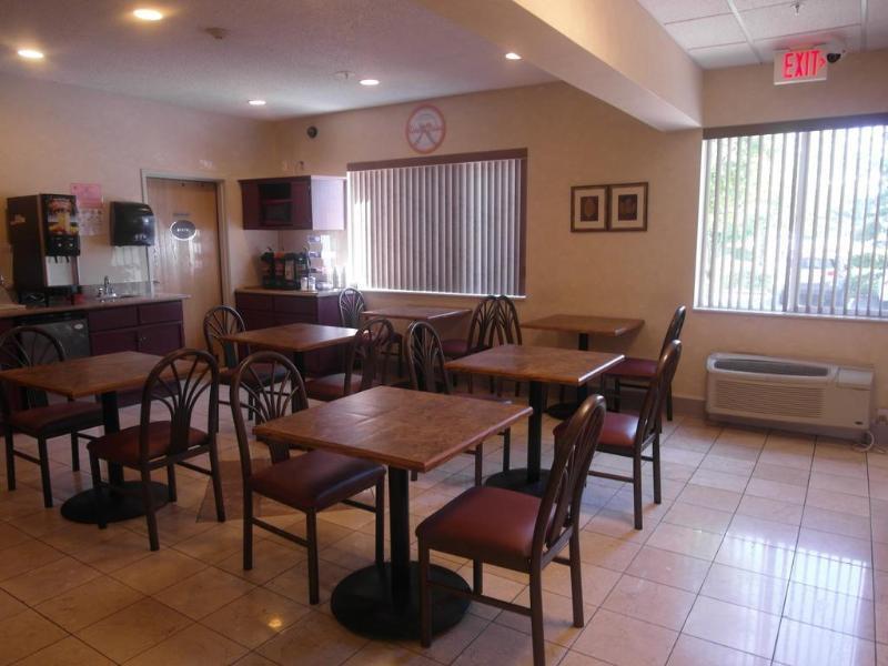 Howard Johnson By Wyndham Vancouver Hotel & Suites エクステリア 写真