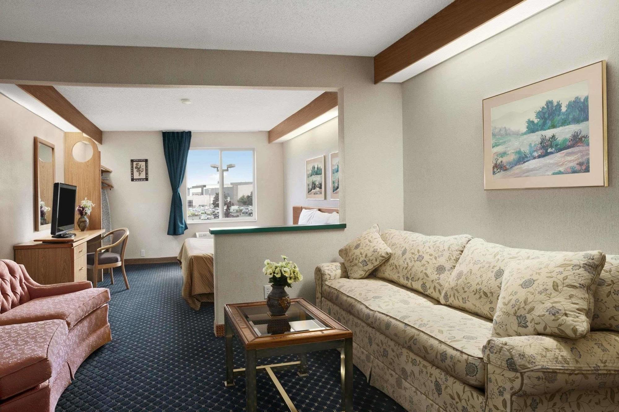 Howard Johnson By Wyndham Vancouver Hotel & Suites エクステリア 写真