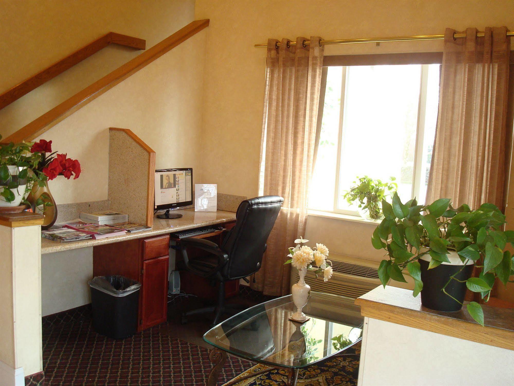 Howard Johnson By Wyndham Vancouver Hotel & Suites エクステリア 写真