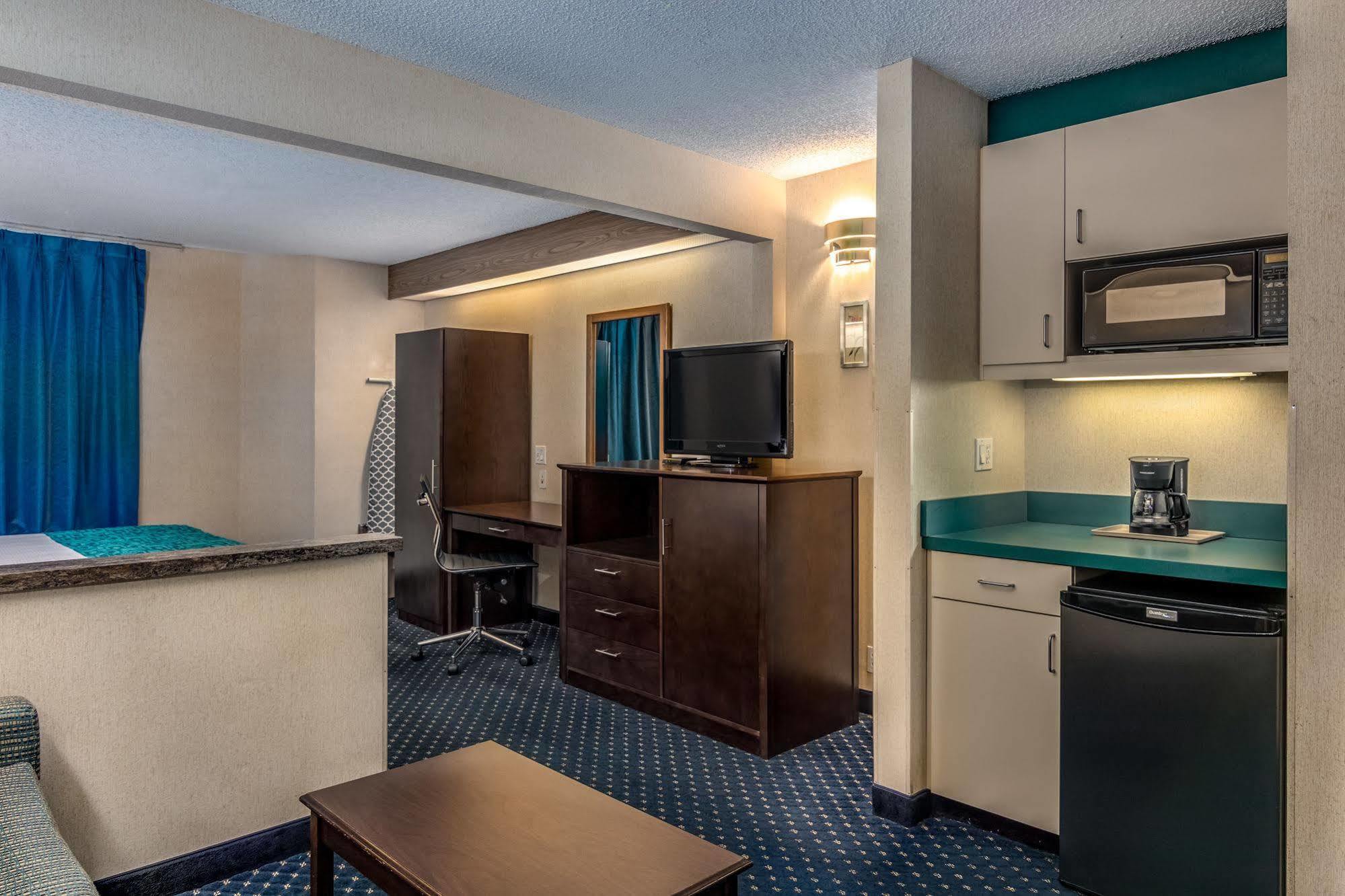 Howard Johnson By Wyndham Vancouver Hotel & Suites エクステリア 写真