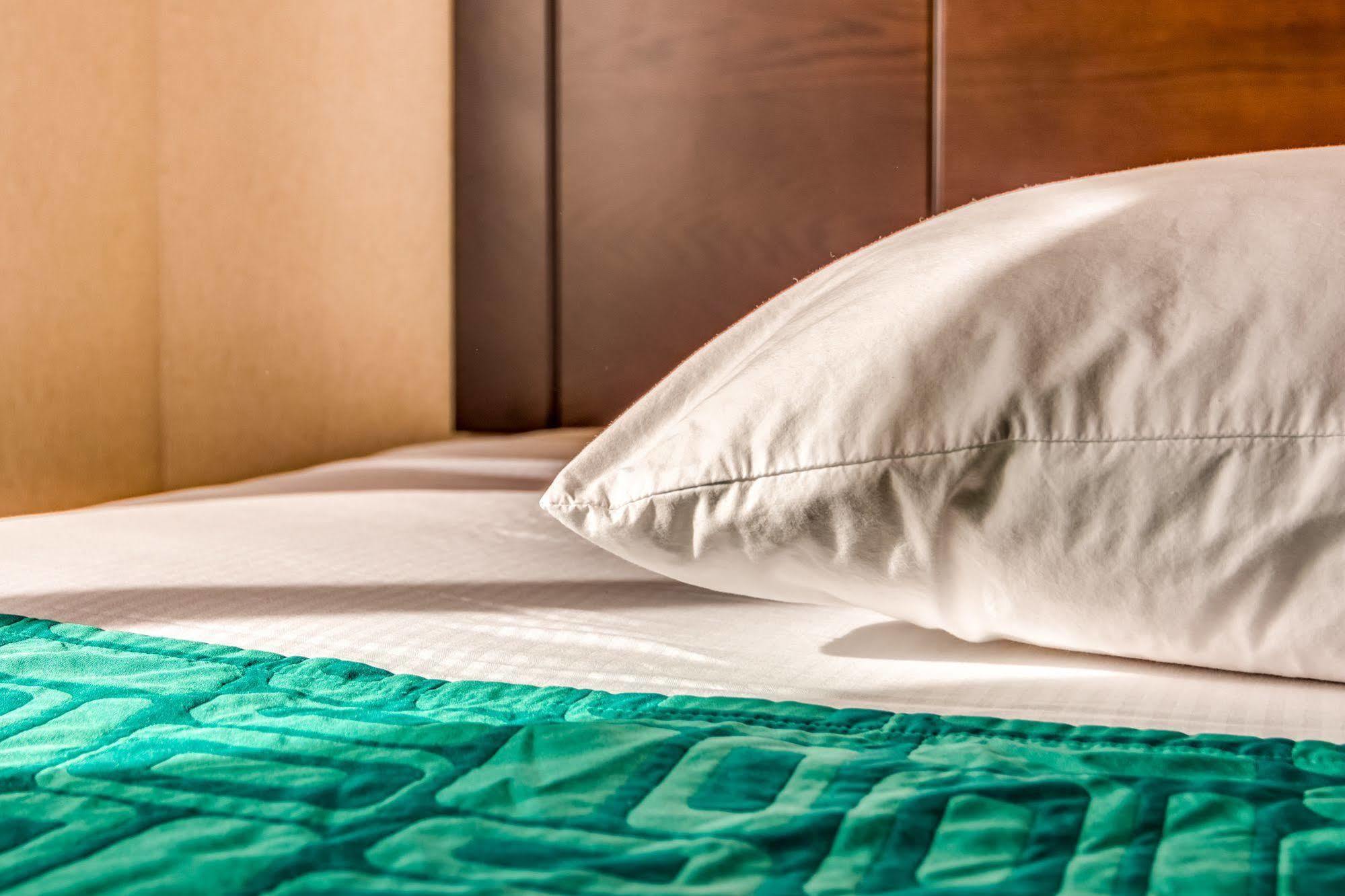 Howard Johnson By Wyndham Vancouver Hotel & Suites エクステリア 写真
