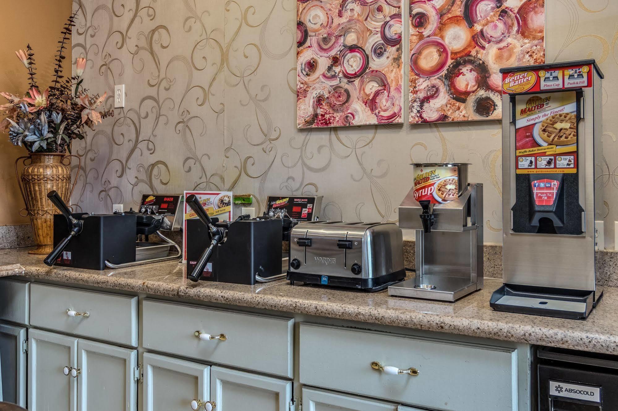 Howard Johnson By Wyndham Vancouver Hotel & Suites エクステリア 写真